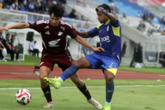 Pemain Arema FC merayakan gol ke gawang PSM Makassar di Stadion Kanjuruhan