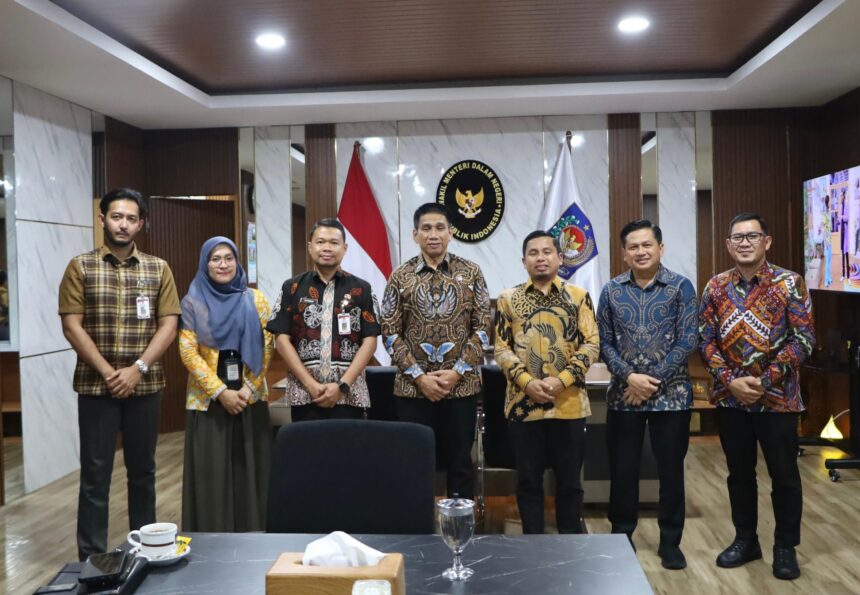 Wali Kota Parepare Tasming Hamid saat konsultasi dengan Wakil Menteri Dalam Negeri di Jakarta