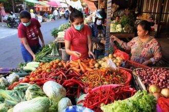 Aktivitas masyarakat di pasar tradisional Kota Parepare saat harga kebutuhan pokok stabil